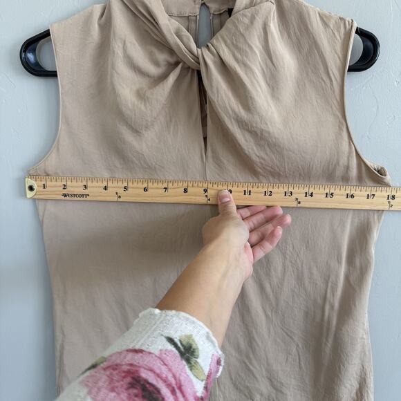 VTG 90s Casual Corner Stretch Silk Blend Blouse Sz 6 Tan Knot-neck Sleeveless - Picture 10 of 11